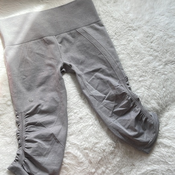 Lululemon gray crop legging - Picture 3 of 3
